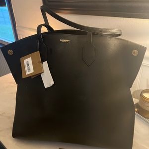 NEW BURBERRY BLACK CALF LEATHER LARGE SIZE LOGO SOCIETY TOTE BAG